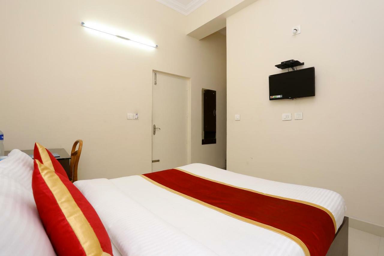 Oyo 9118 Saravana Inn Thiruvananthapuram Kültér fotó